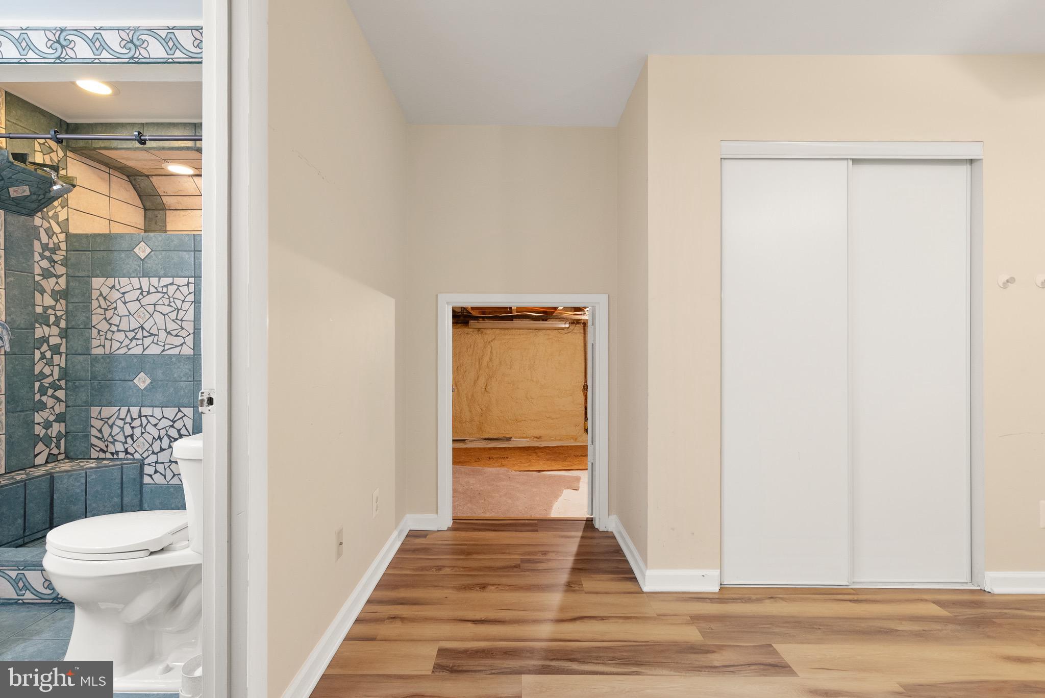 COUNTRY ROADS - Residential