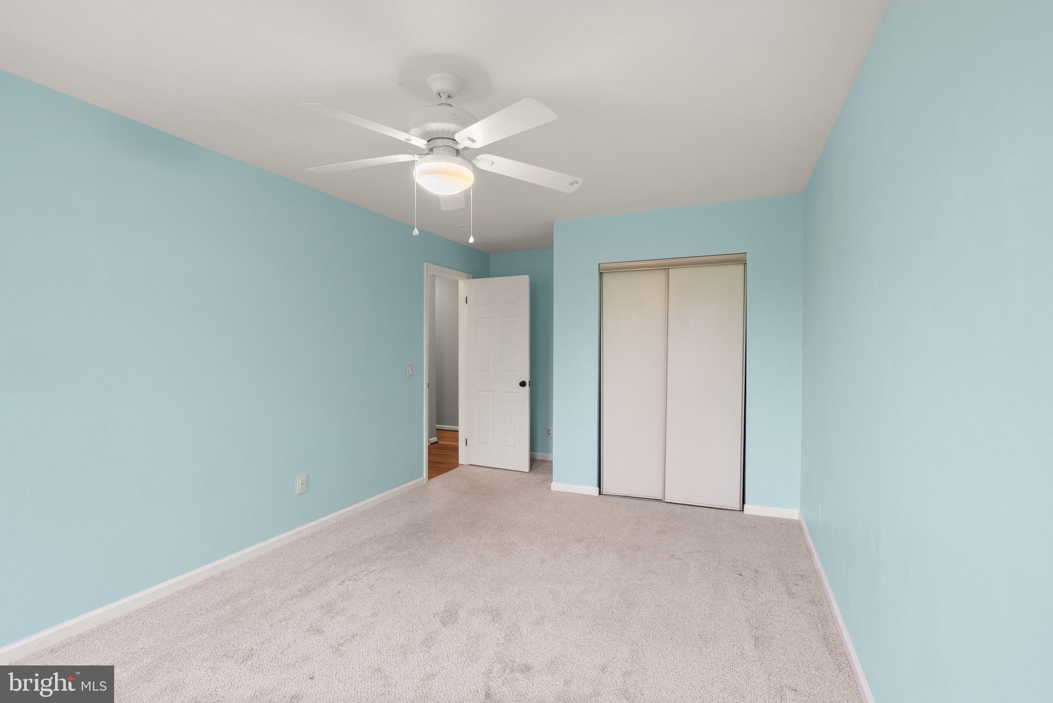 COUNTRY ROADS - Residential