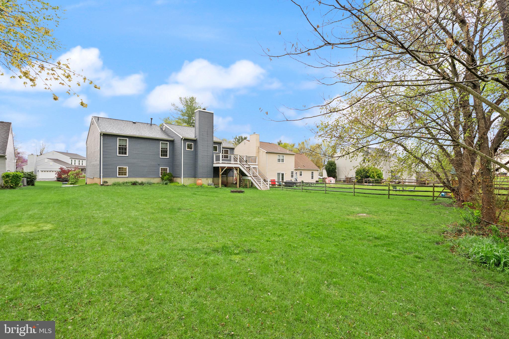 COUNTRY ROADS - Residential