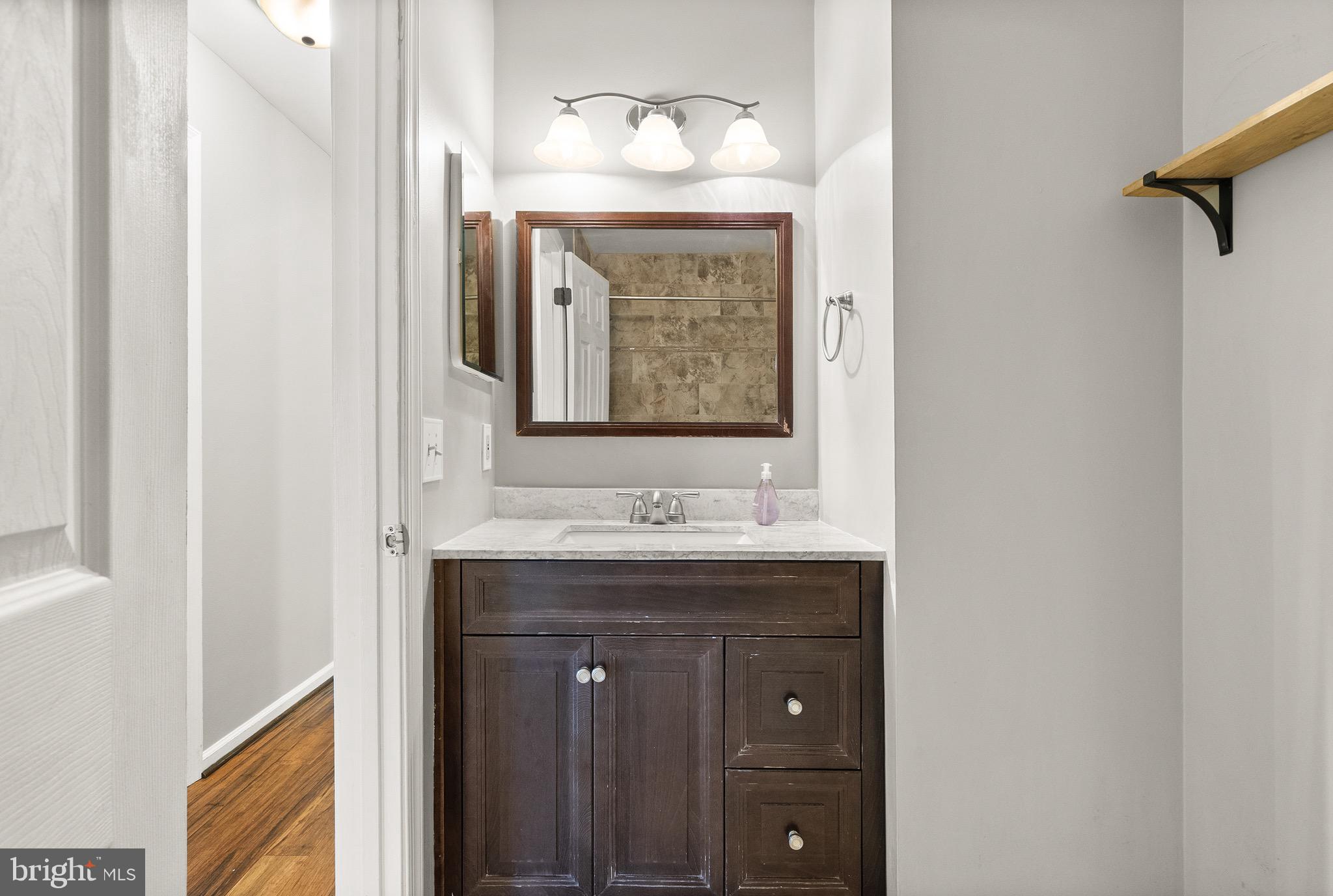 COUNTRY ROADS - Residential