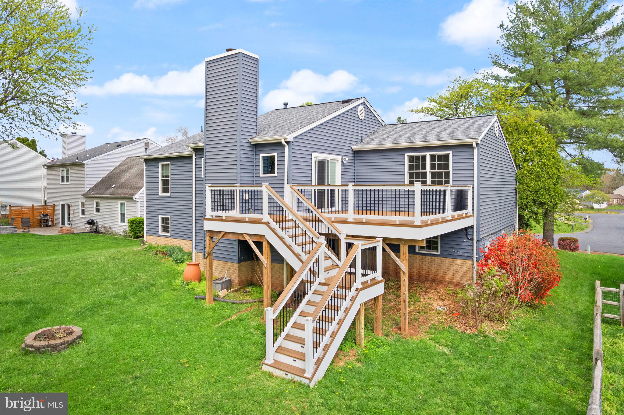 COUNTRY ROADS - Residential