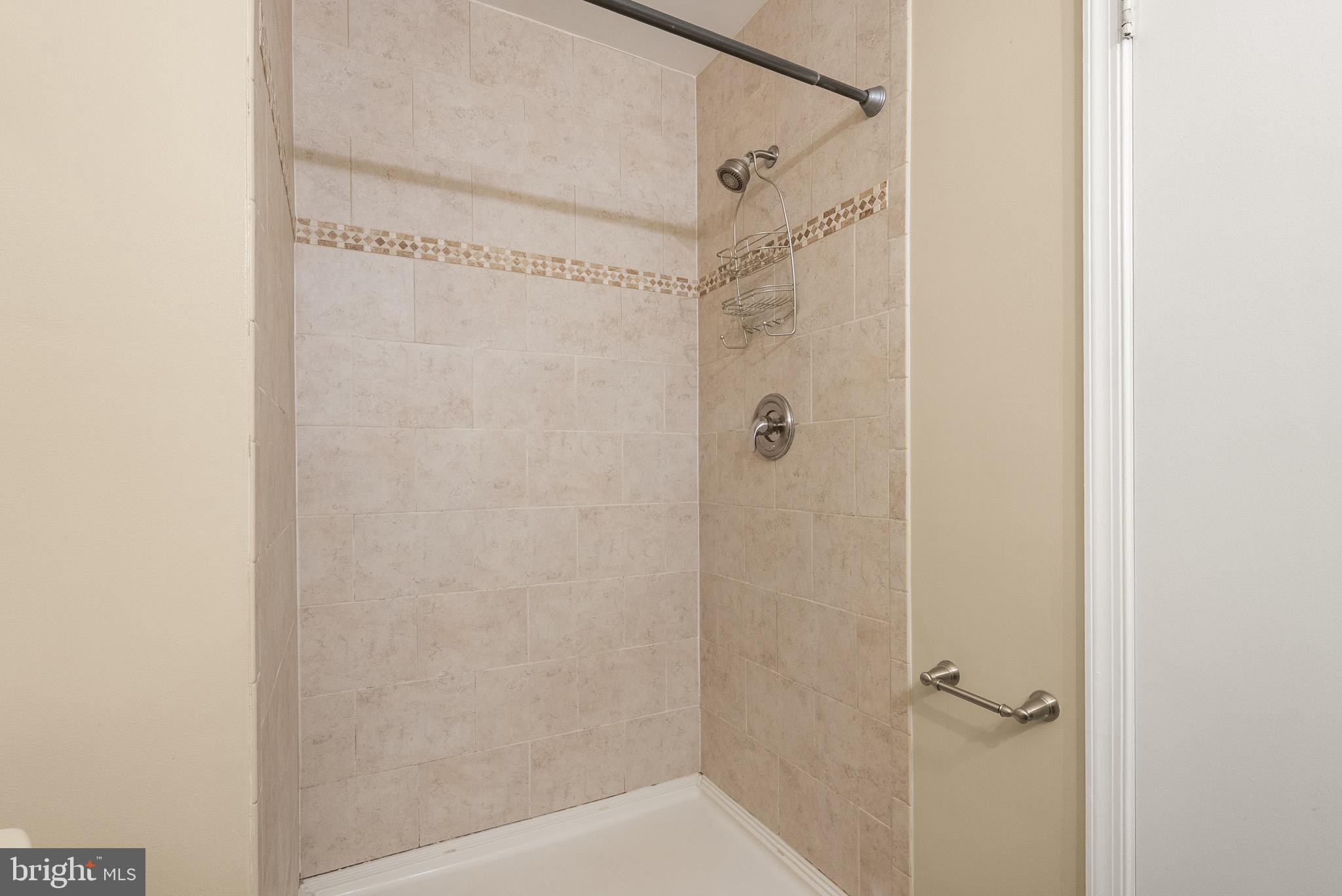 COUNTRY ROADS - Residential