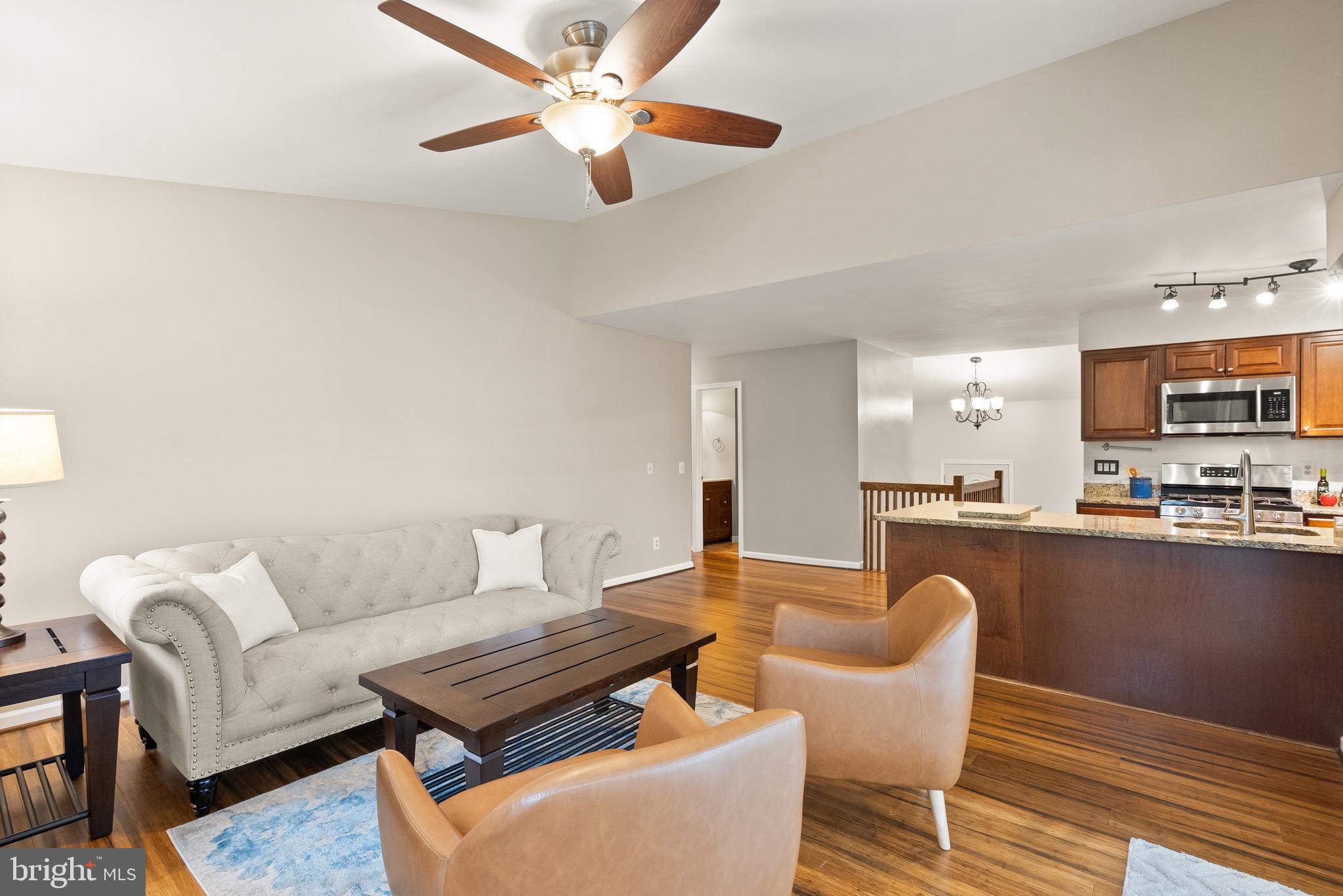 COUNTRY ROADS - Residential