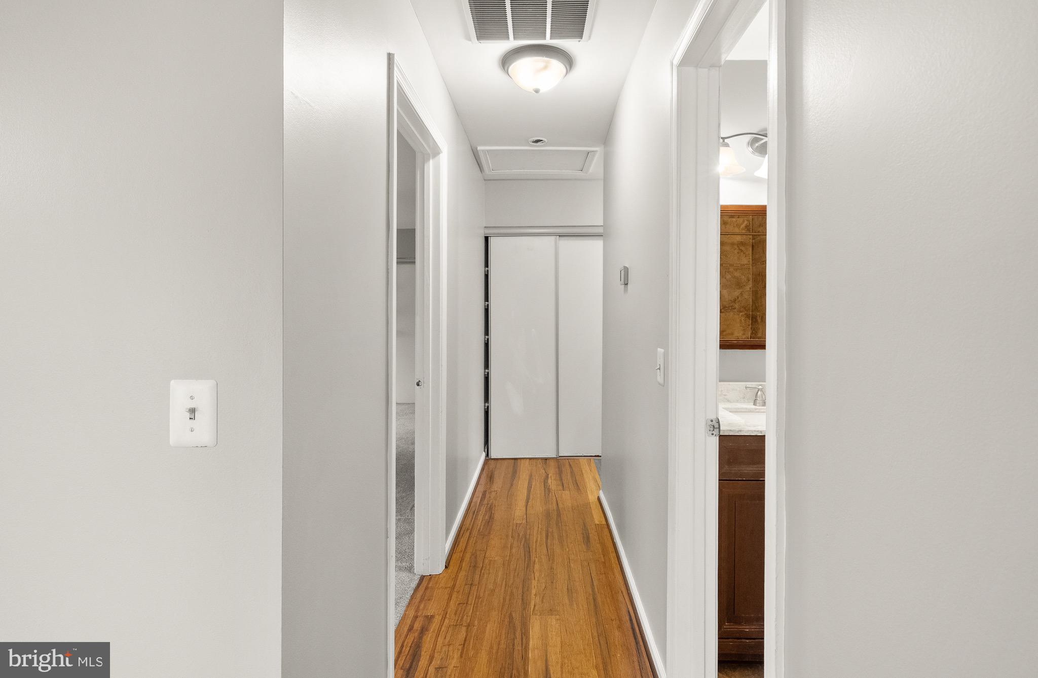 COUNTRY ROADS - Residential