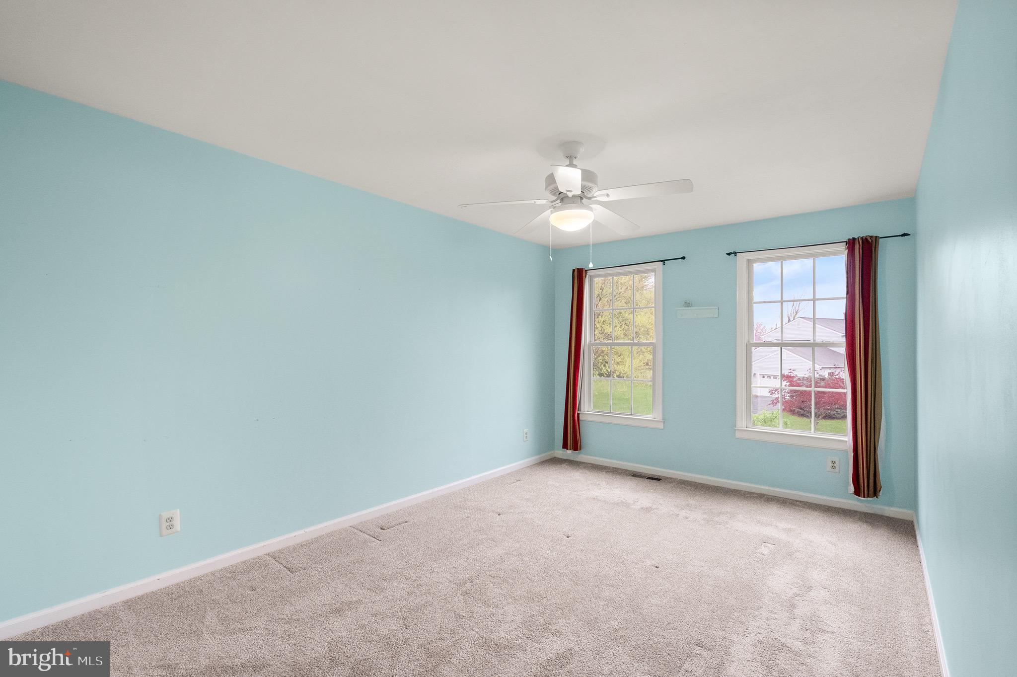 COUNTRY ROADS - Residential