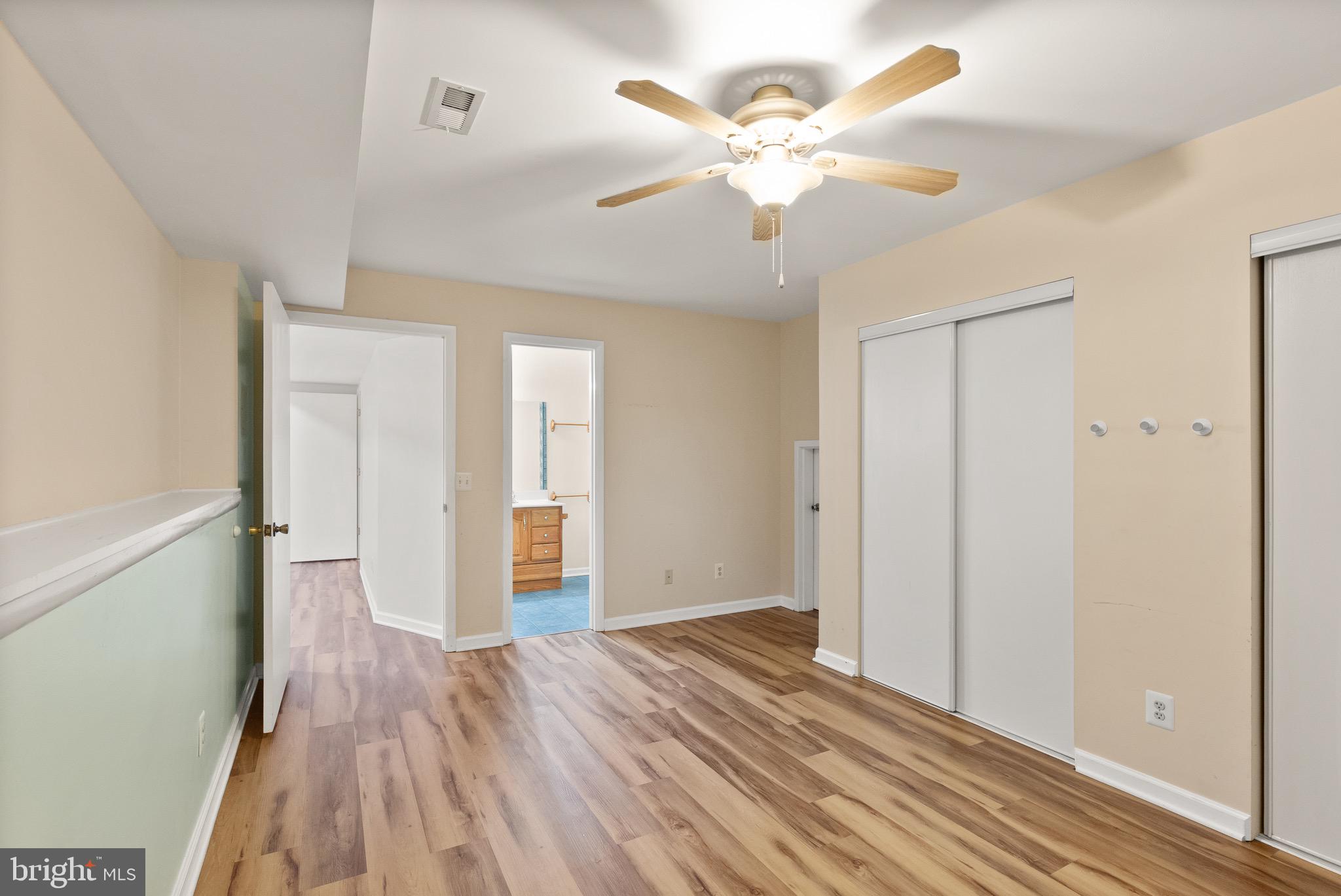 COUNTRY ROADS - Residential