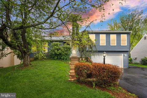 9509 Country Roads Lane, Manassas, VA MLS: VAPW2091854