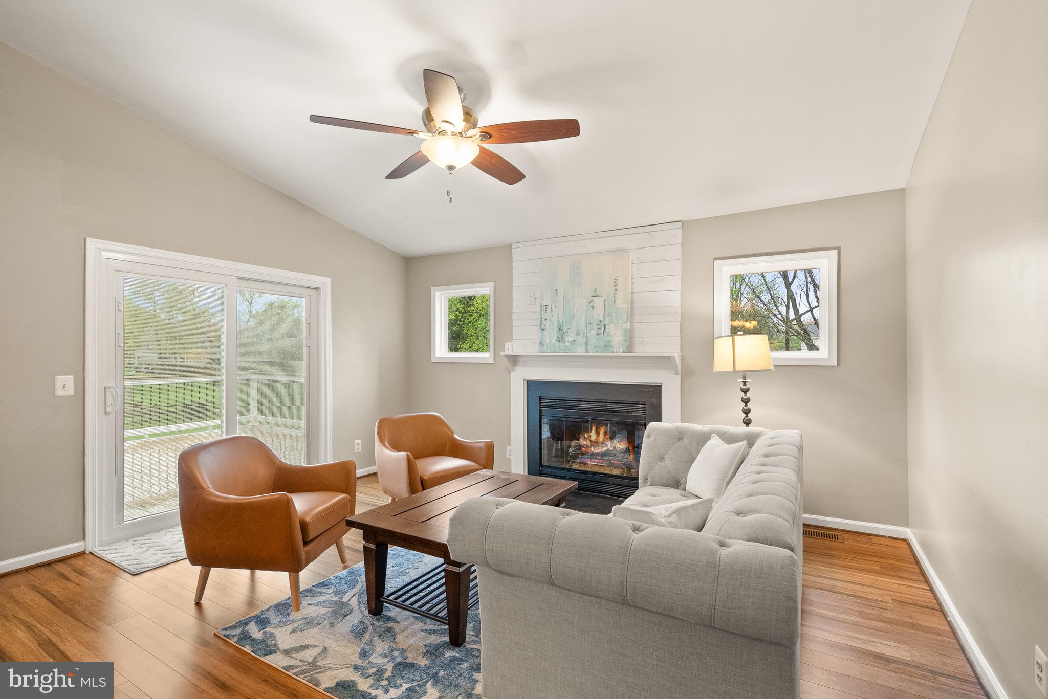 COUNTRY ROADS - Residential