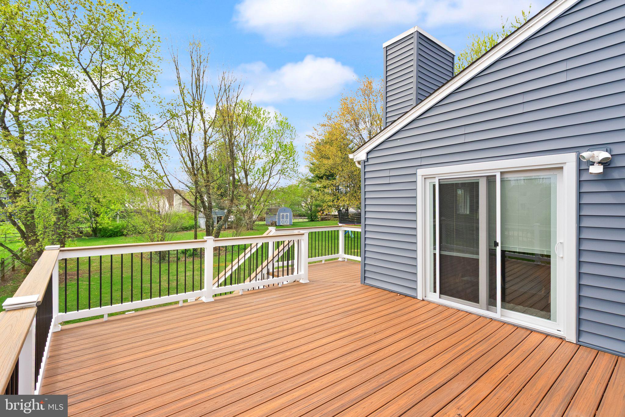 COUNTRY ROADS - Residential