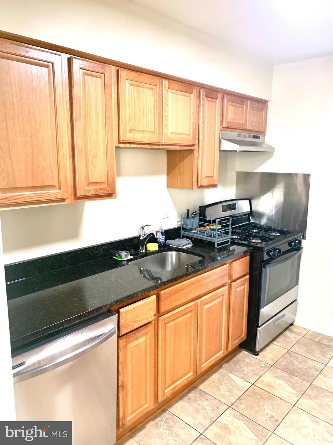WASHINGTON SQUARE - Residential Lease
