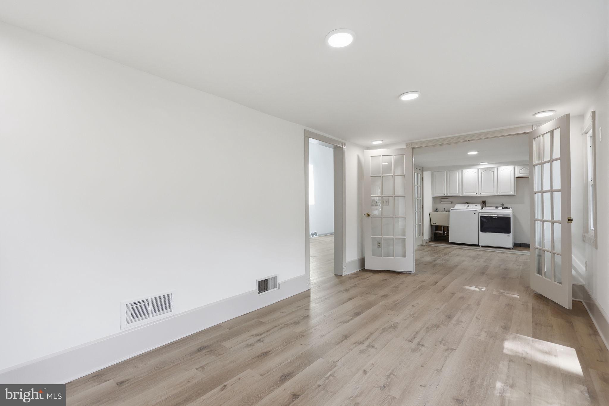 CURRAN TERRACE - Residential