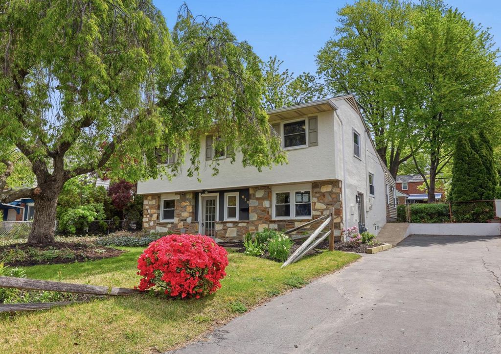 Photo of 918 New Hope Street, NORRISTOWN, PA 19401 (MLS # PAMC2177326)