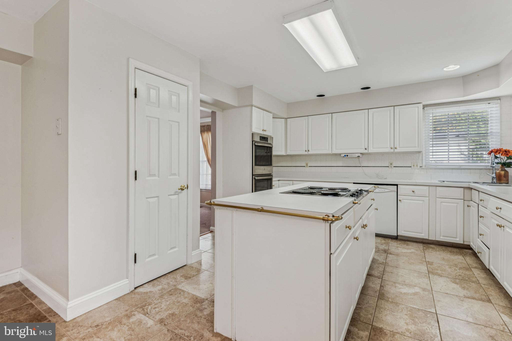 HUNT MEADOW - Residential