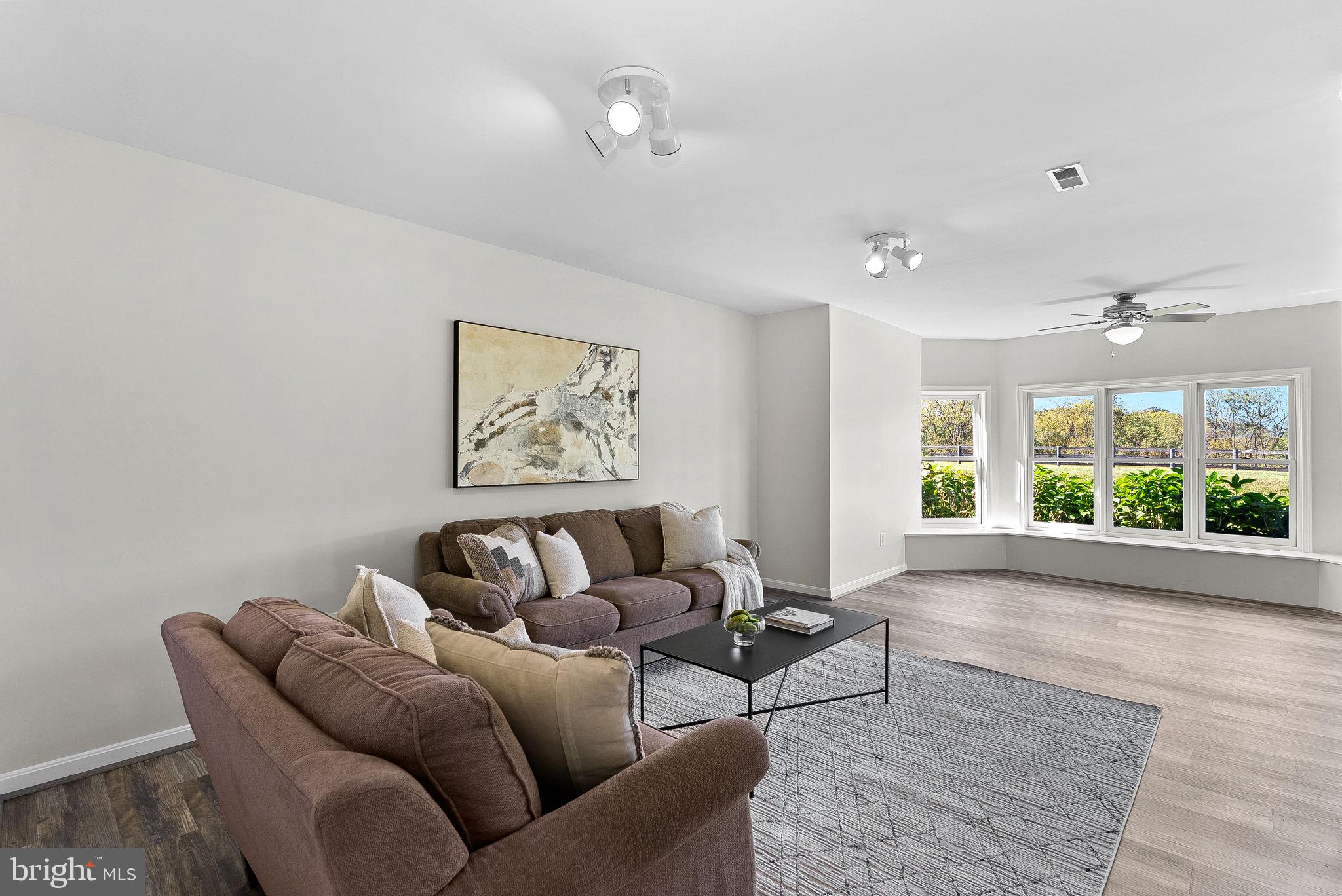 HUNTING HILL FARMS - Residential