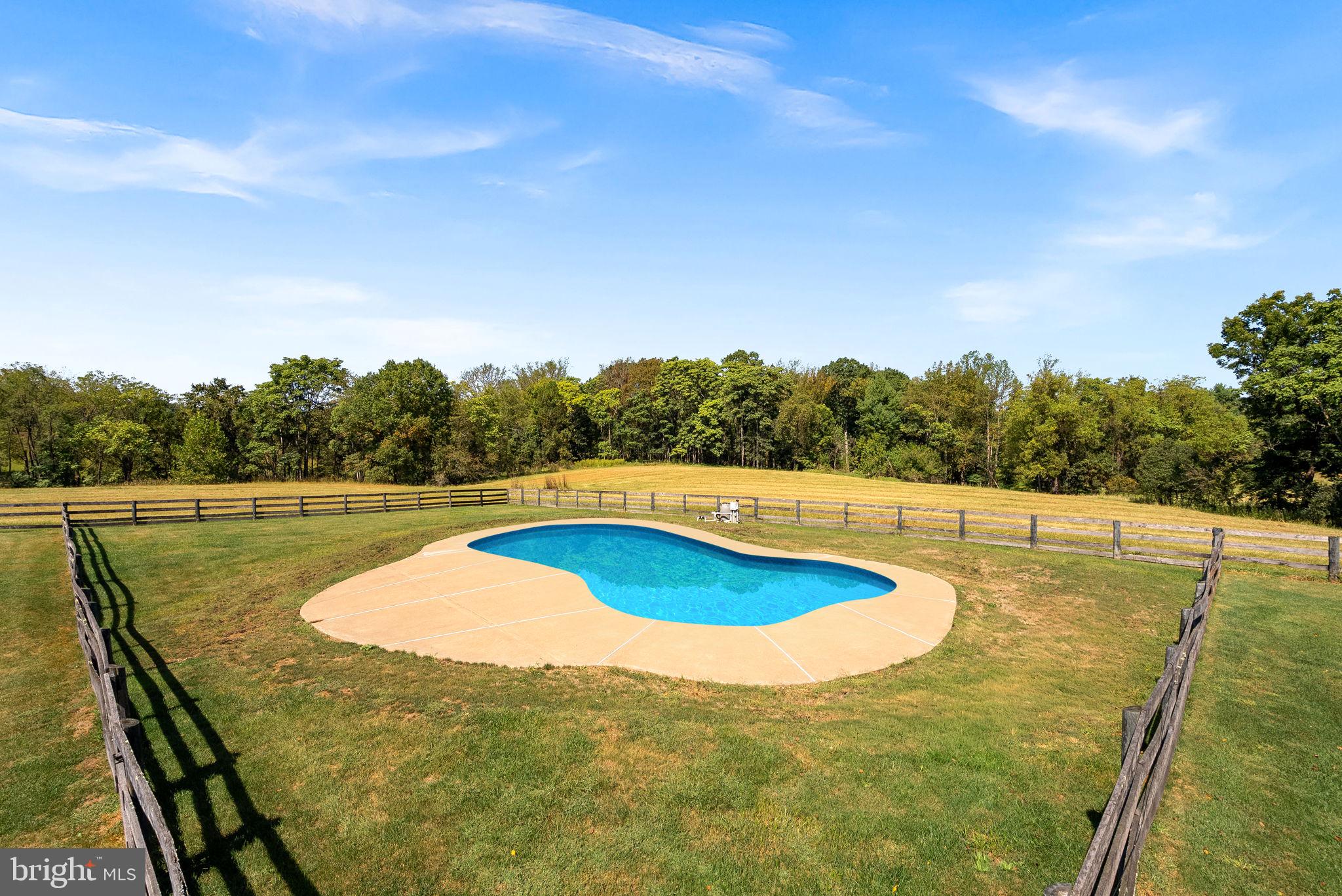 HUNTING HILL FARMS - Residential