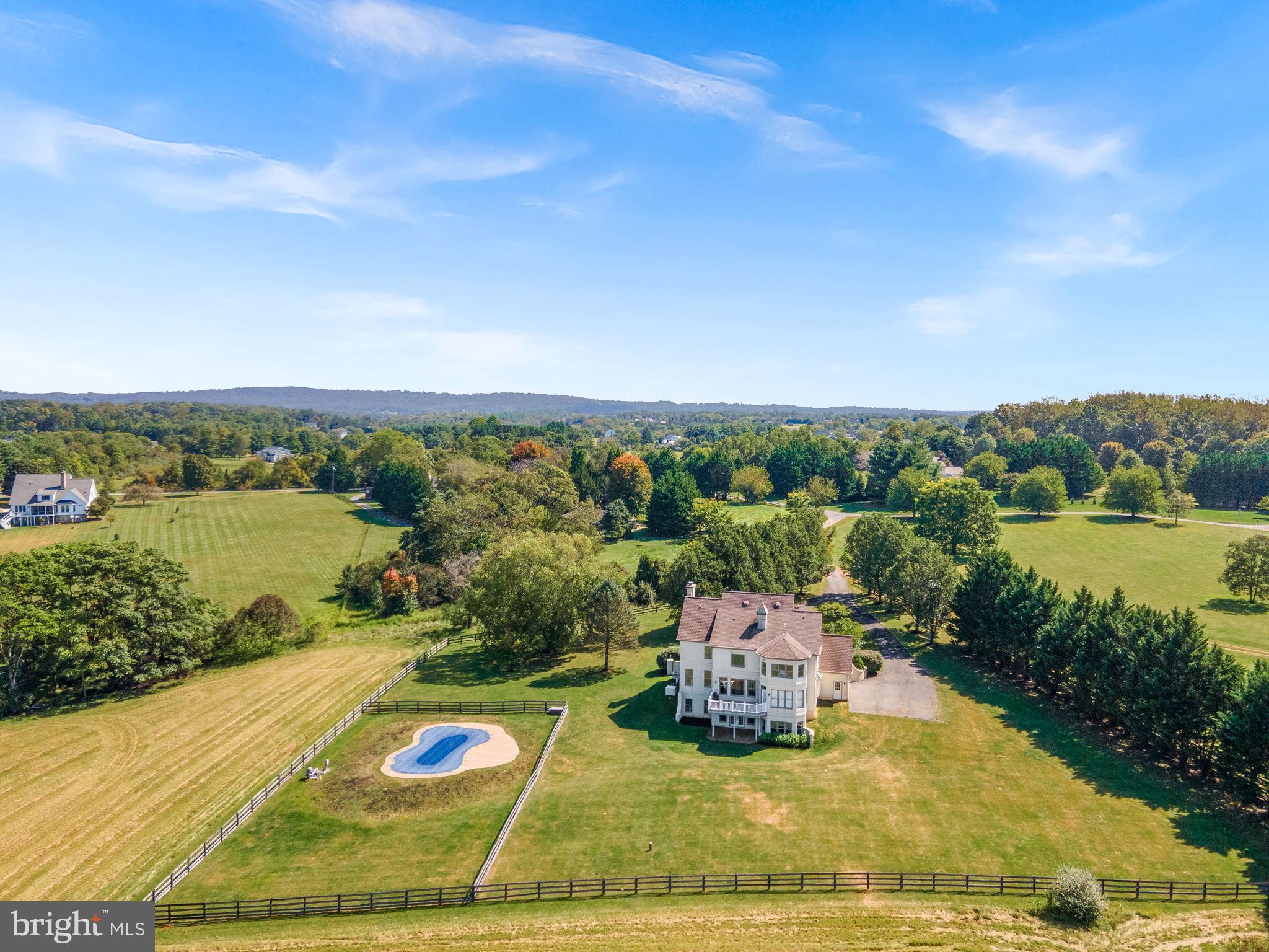 HUNTING HILL FARMS - Residential