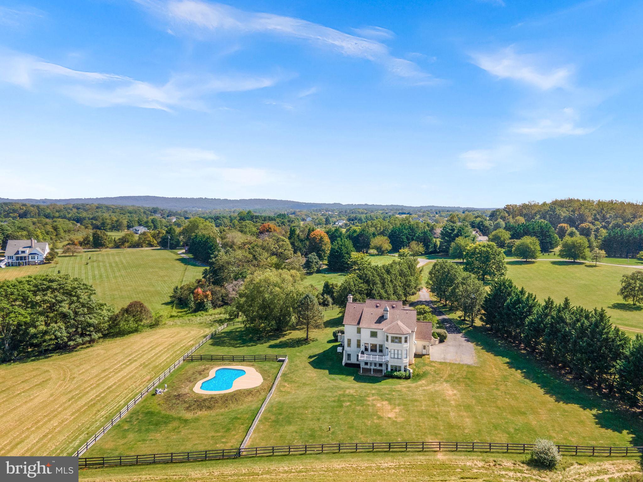 HUNTING HILL FARMS - Residential
