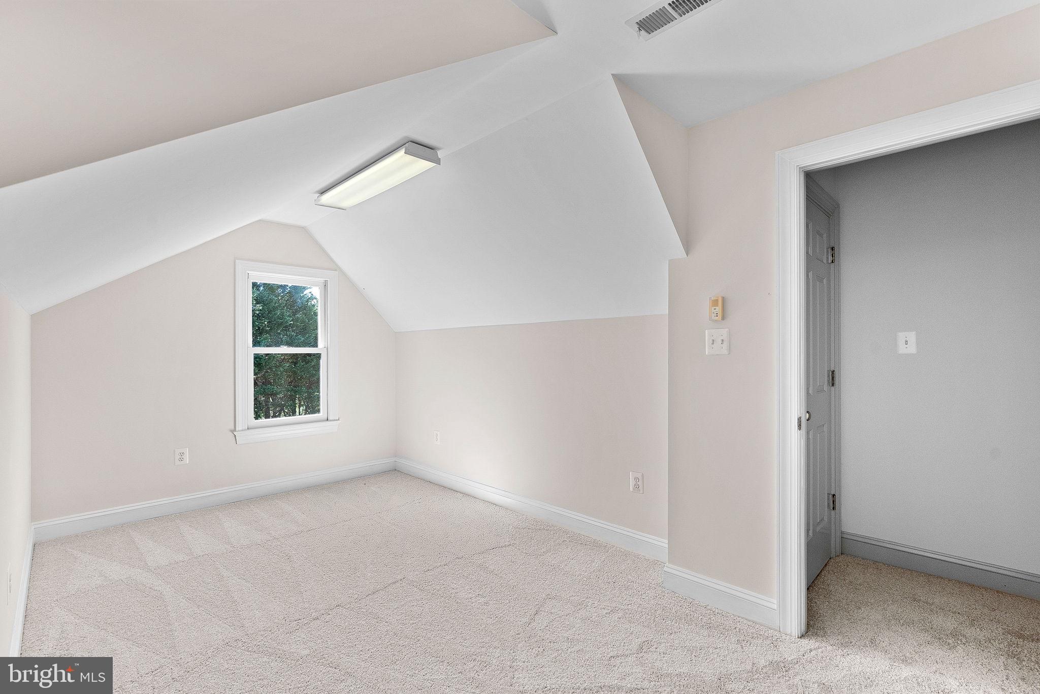 HUNTING HILL FARMS - Residential