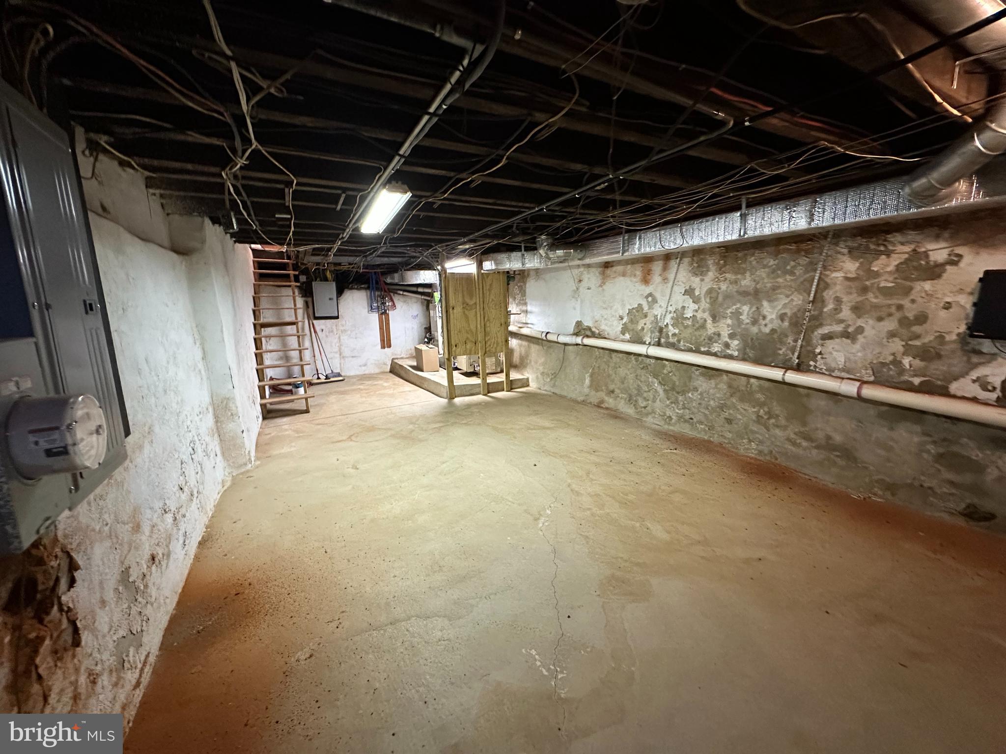 PORT RICHMOND - Residential Lease