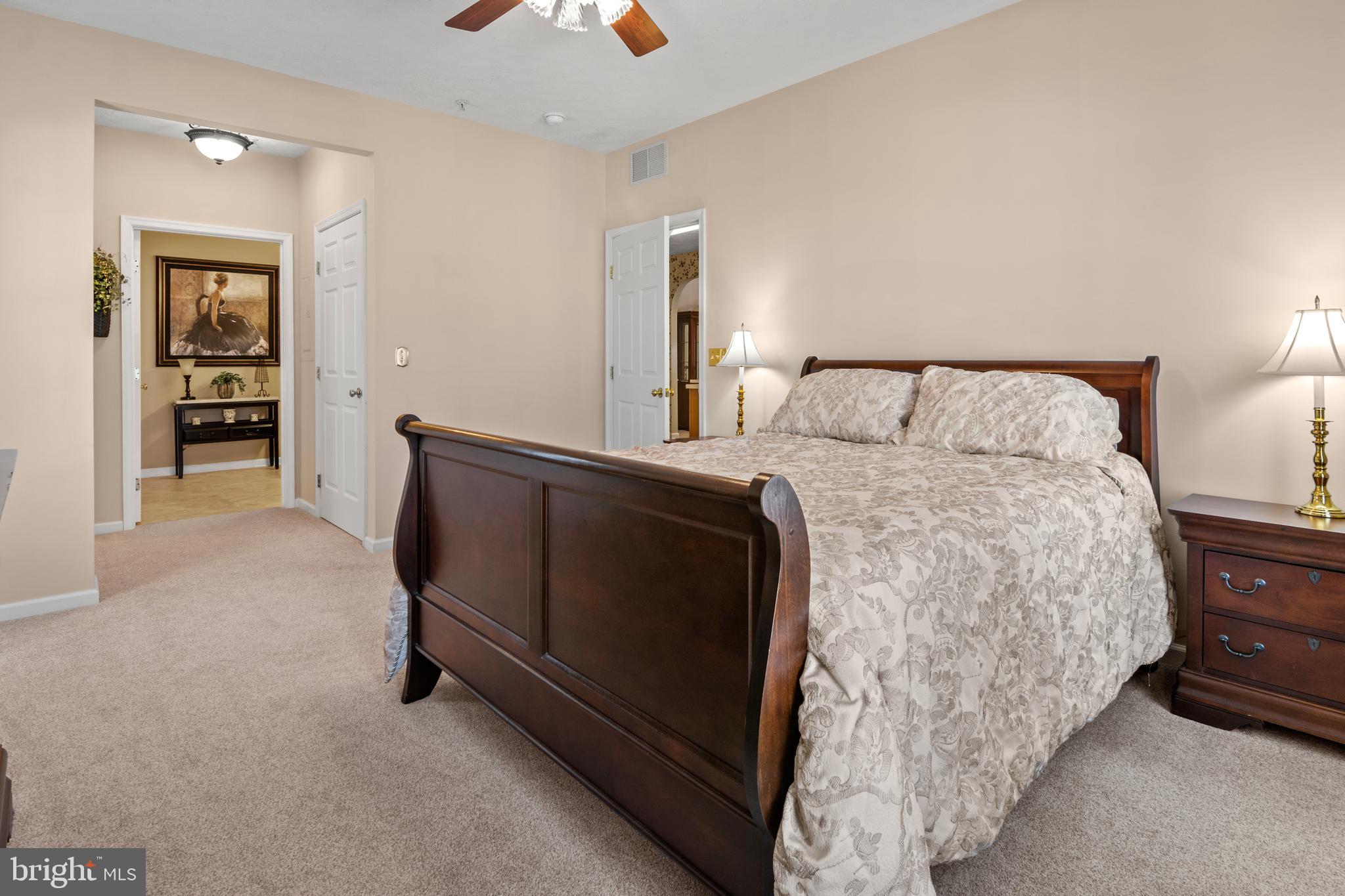 VILLAGE GREEN - Residential