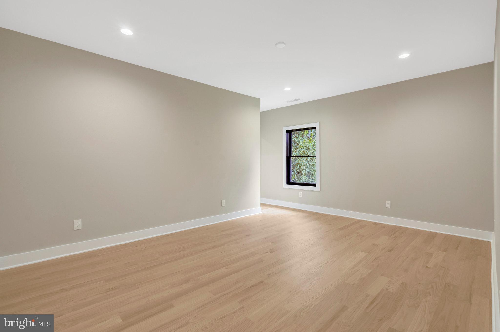 WEST LANGLEY - Residential