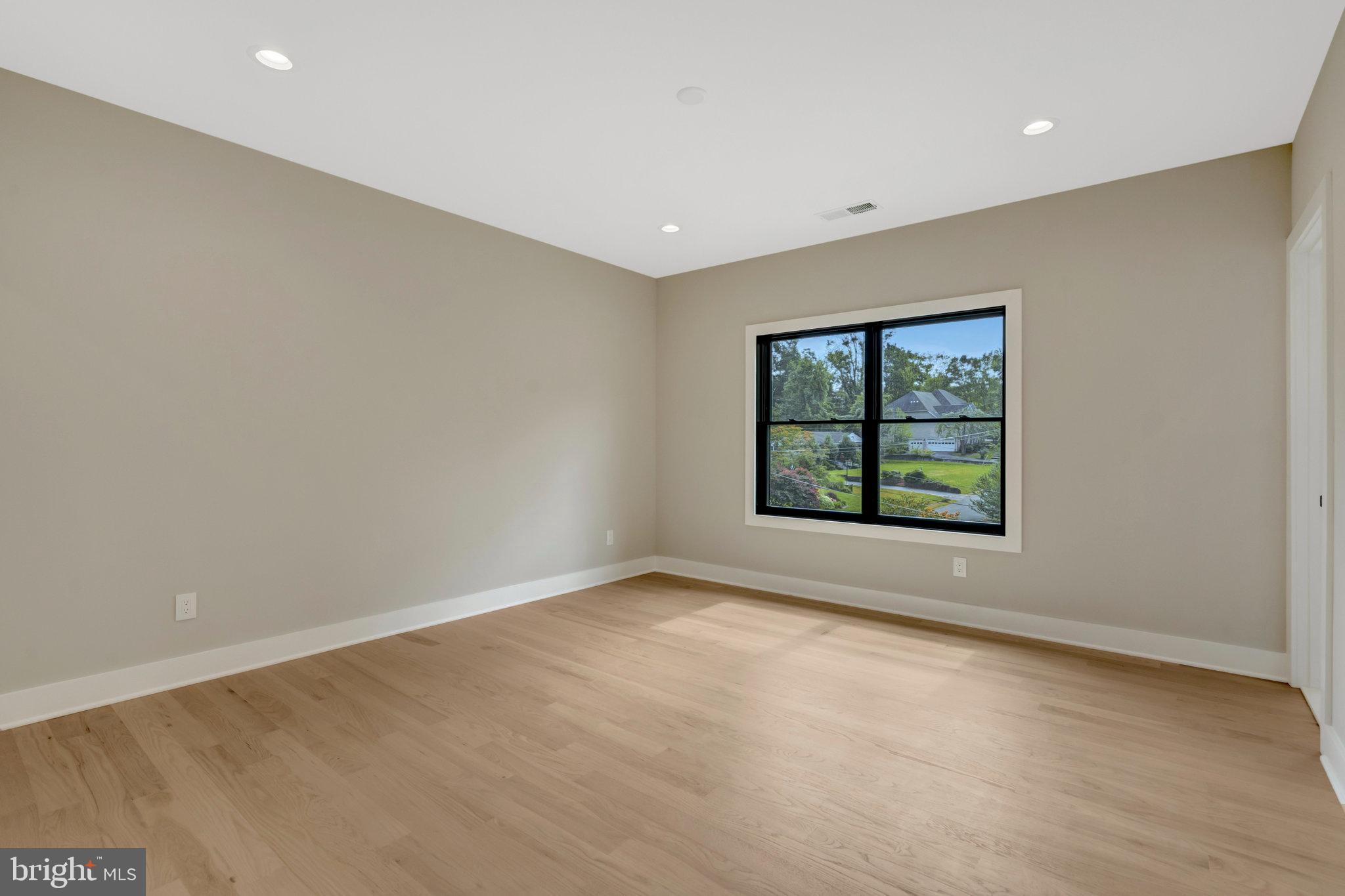 WEST LANGLEY - Residential