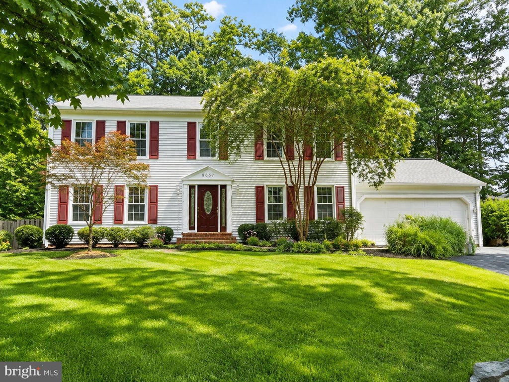 Photo of 6200 Maple Run Court, CLIFTON, VA 20124 (MLS # VAFX2333442)