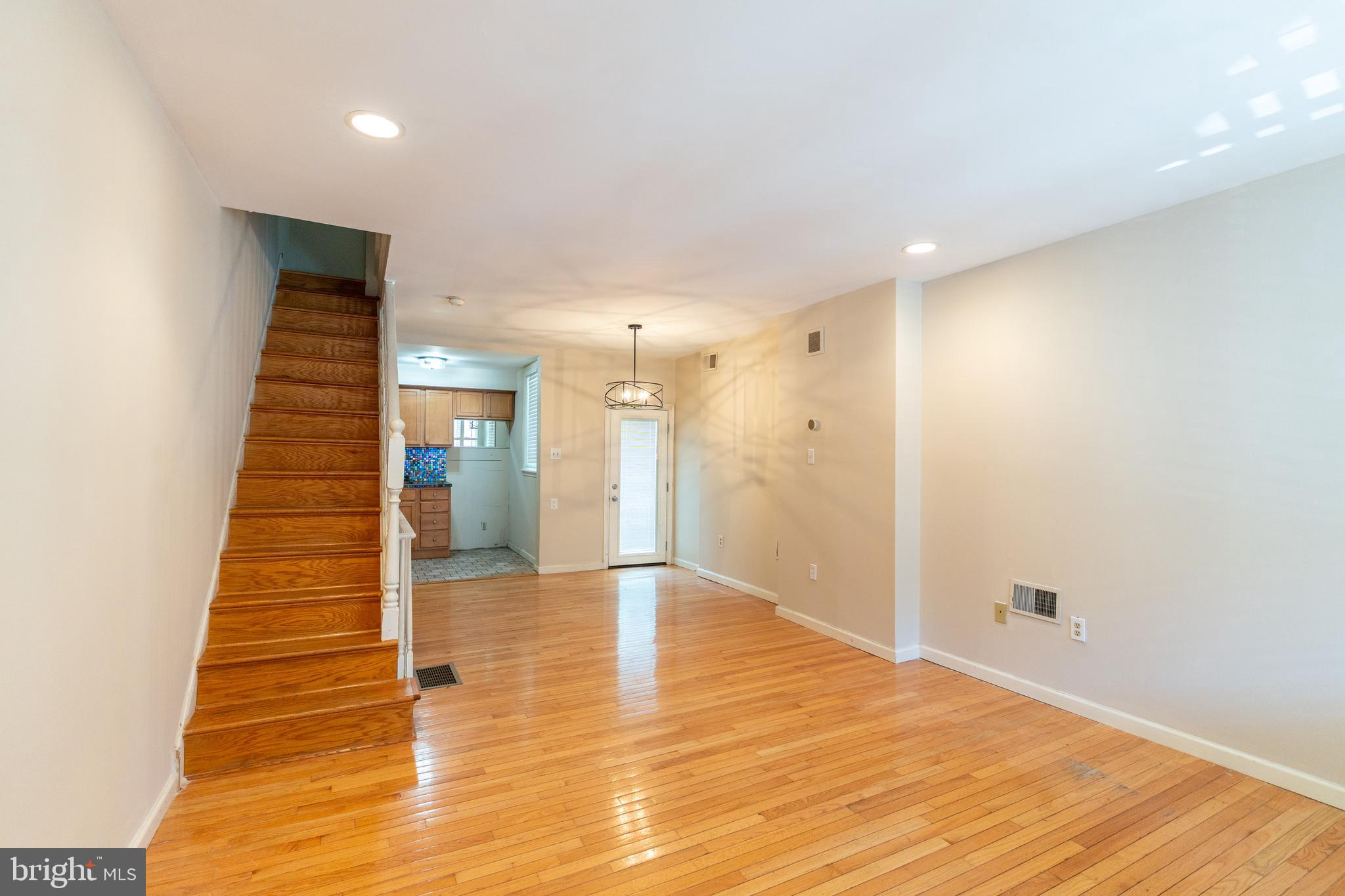 2822 S SMEDLEY STREET