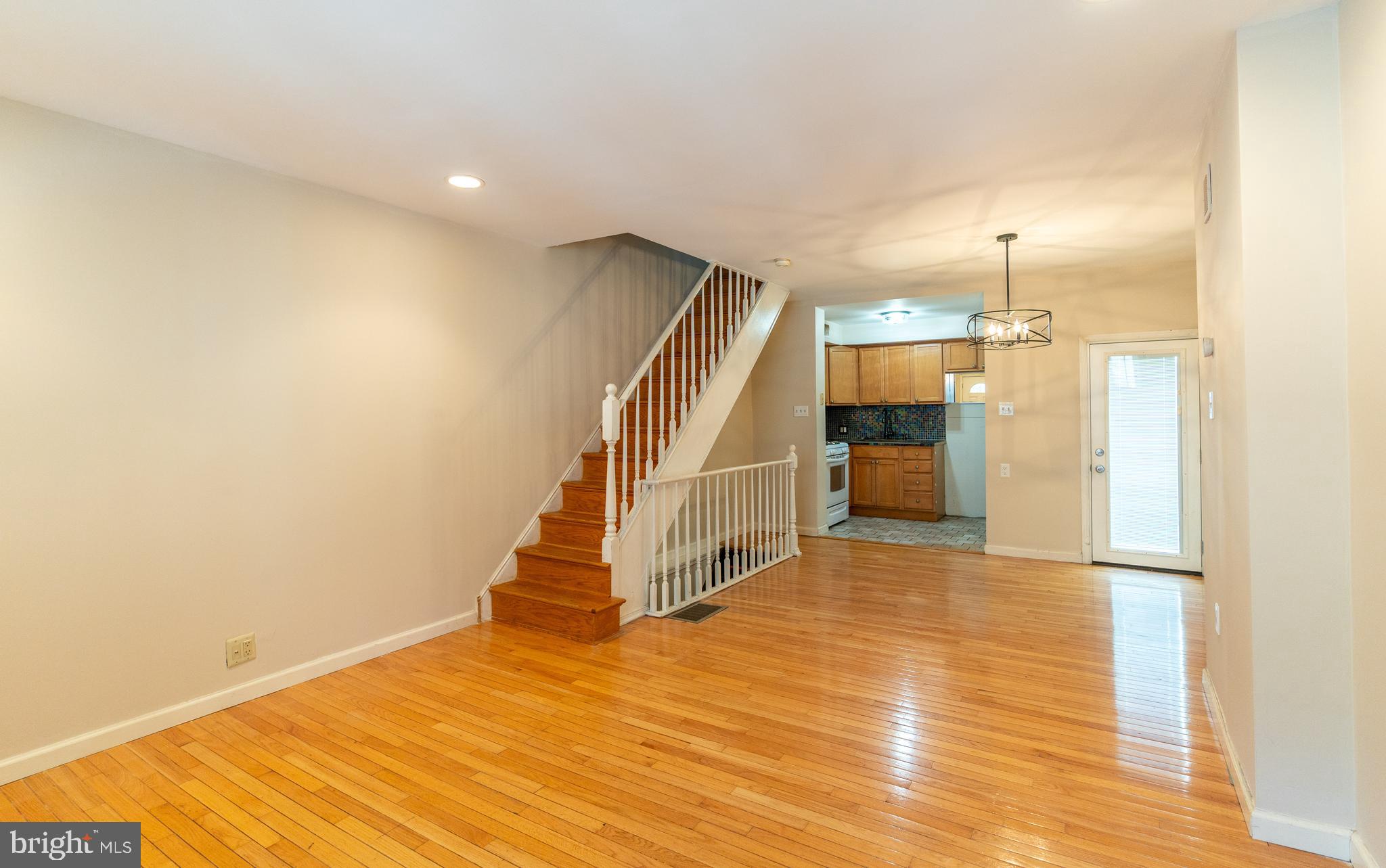 2822 S SMEDLEY STREET