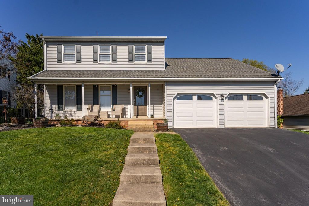 Photo of 482 SUNRISE BLVD, ELIZABETHTOWN, PA 17022 (MLS # PALA2033444)