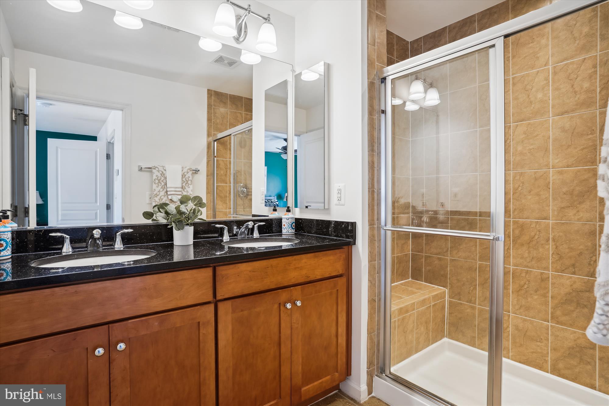 SHIRLINGTON CREST - Residential