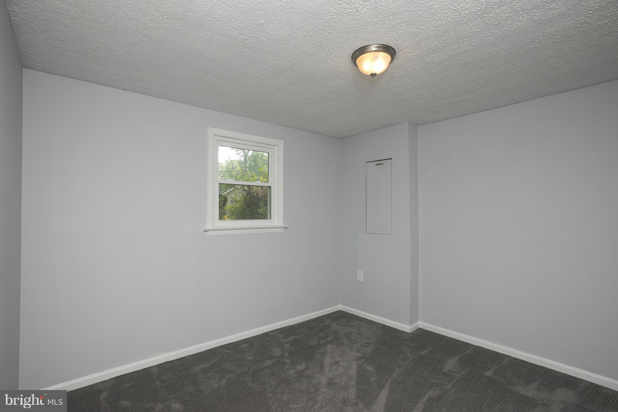 WOODLAND BEACH - Residential