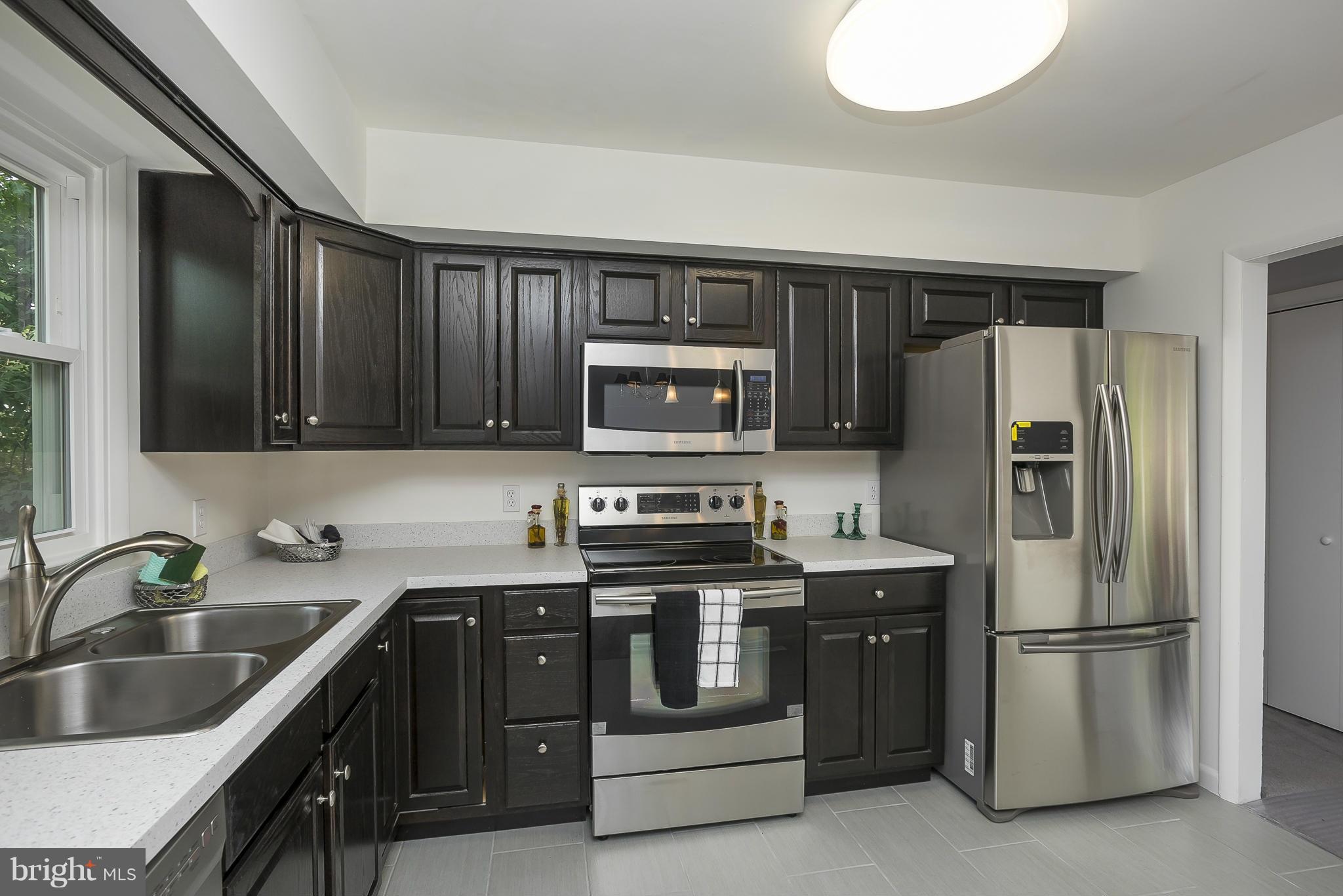 WOODLAND BEACH - Residential