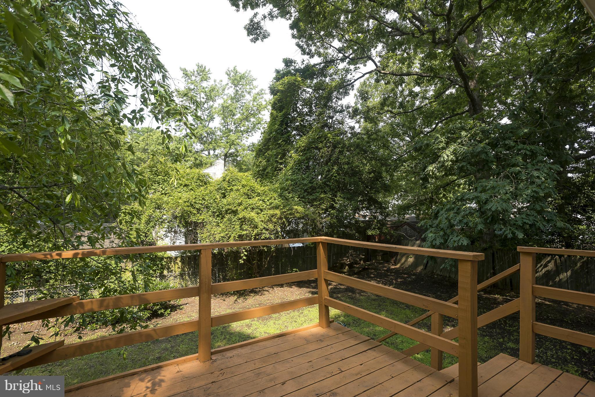 WOODLAND BEACH - Residential