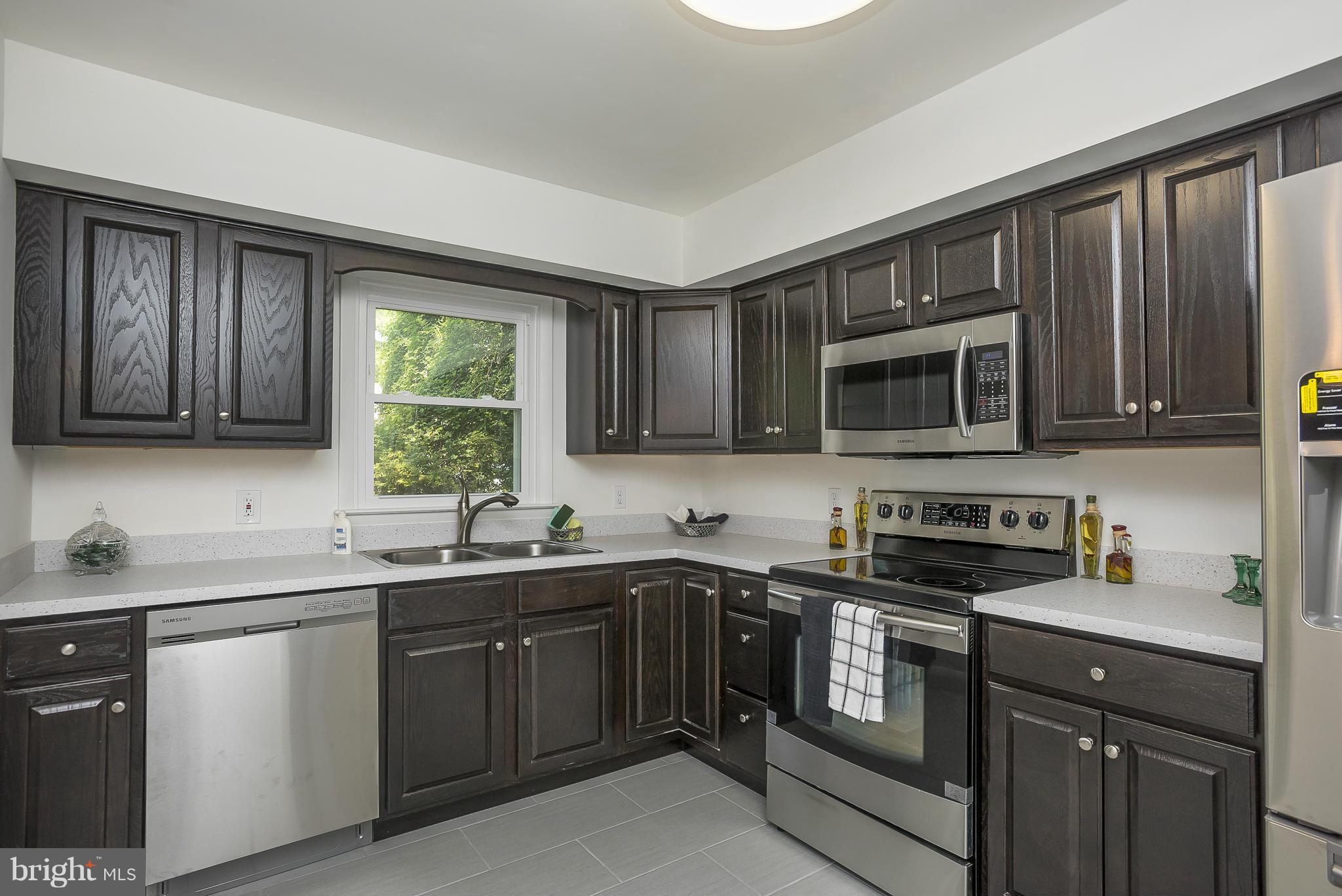 WOODLAND BEACH - Residential