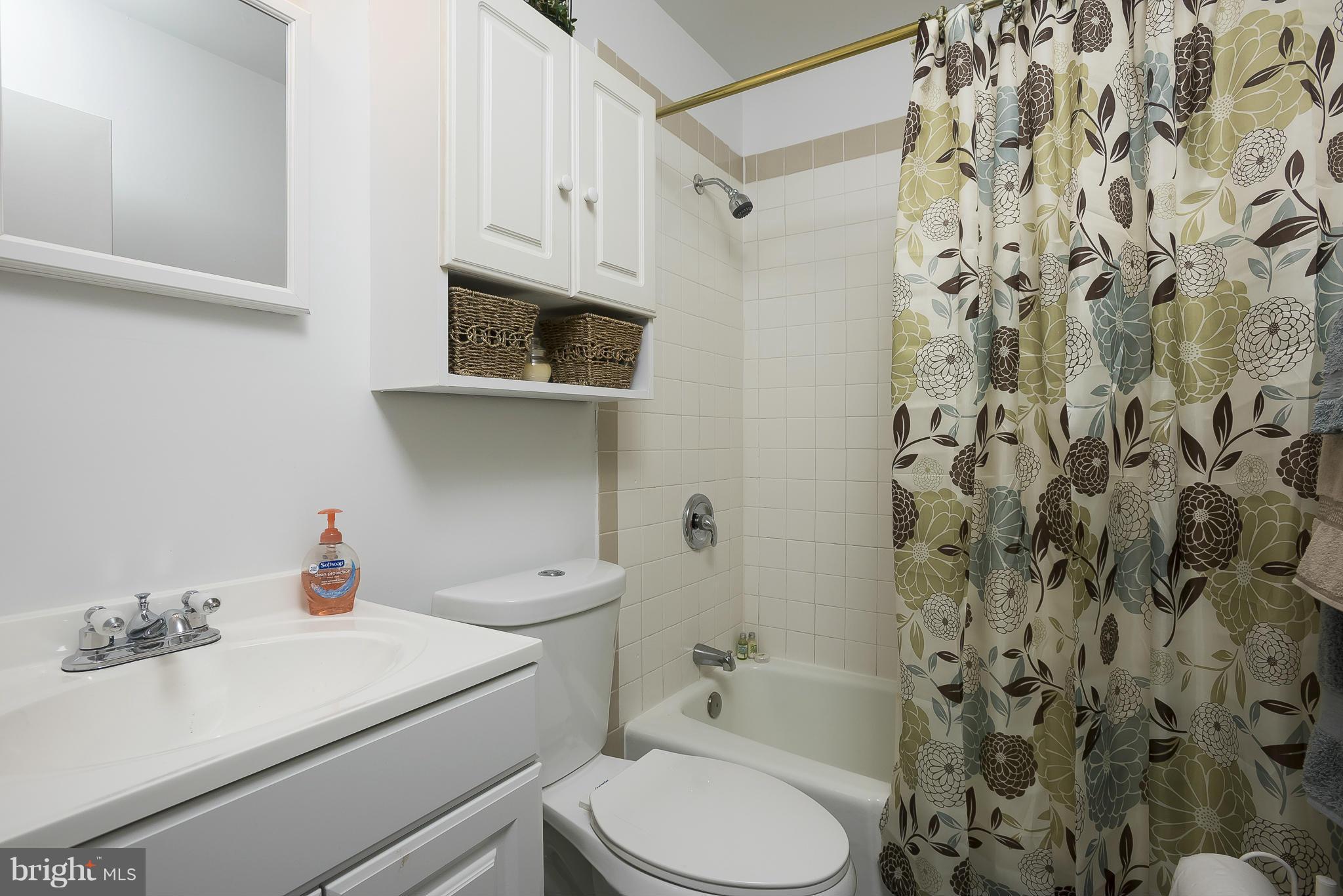 WOODLAND BEACH - Residential