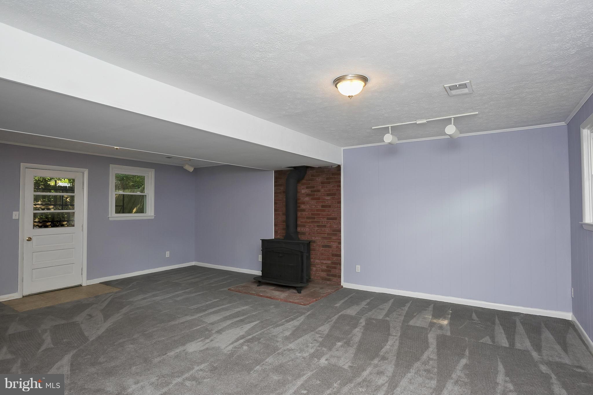 WOODLAND BEACH - Residential