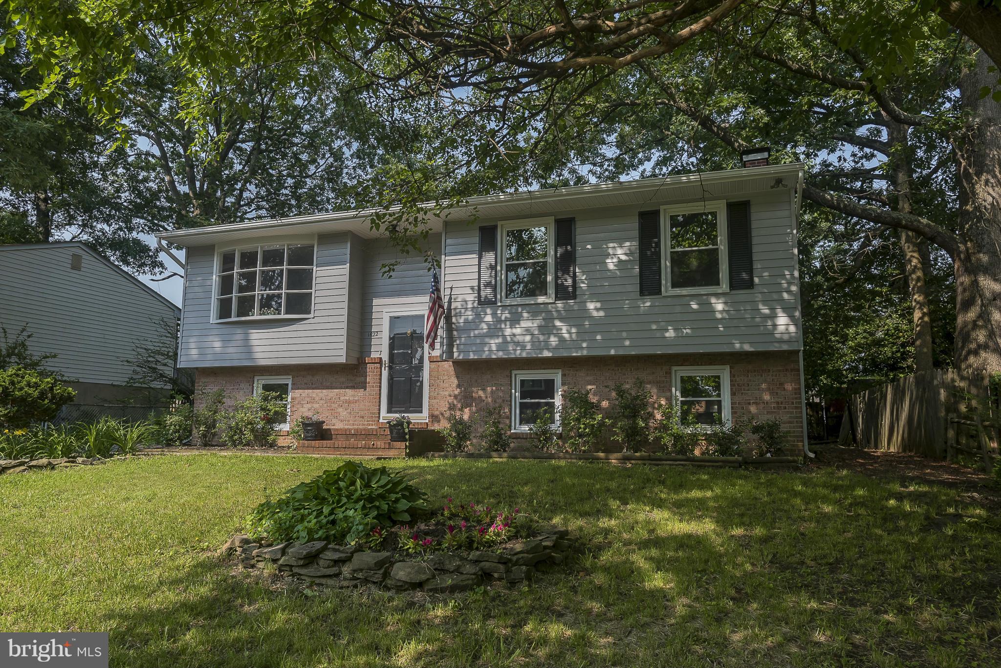 WOODLAND BEACH - Residential