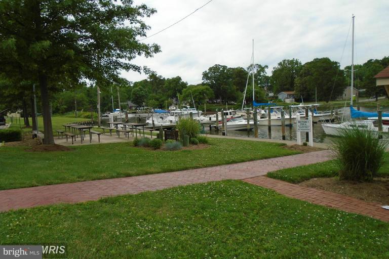 WOODLAND BEACH - Residential