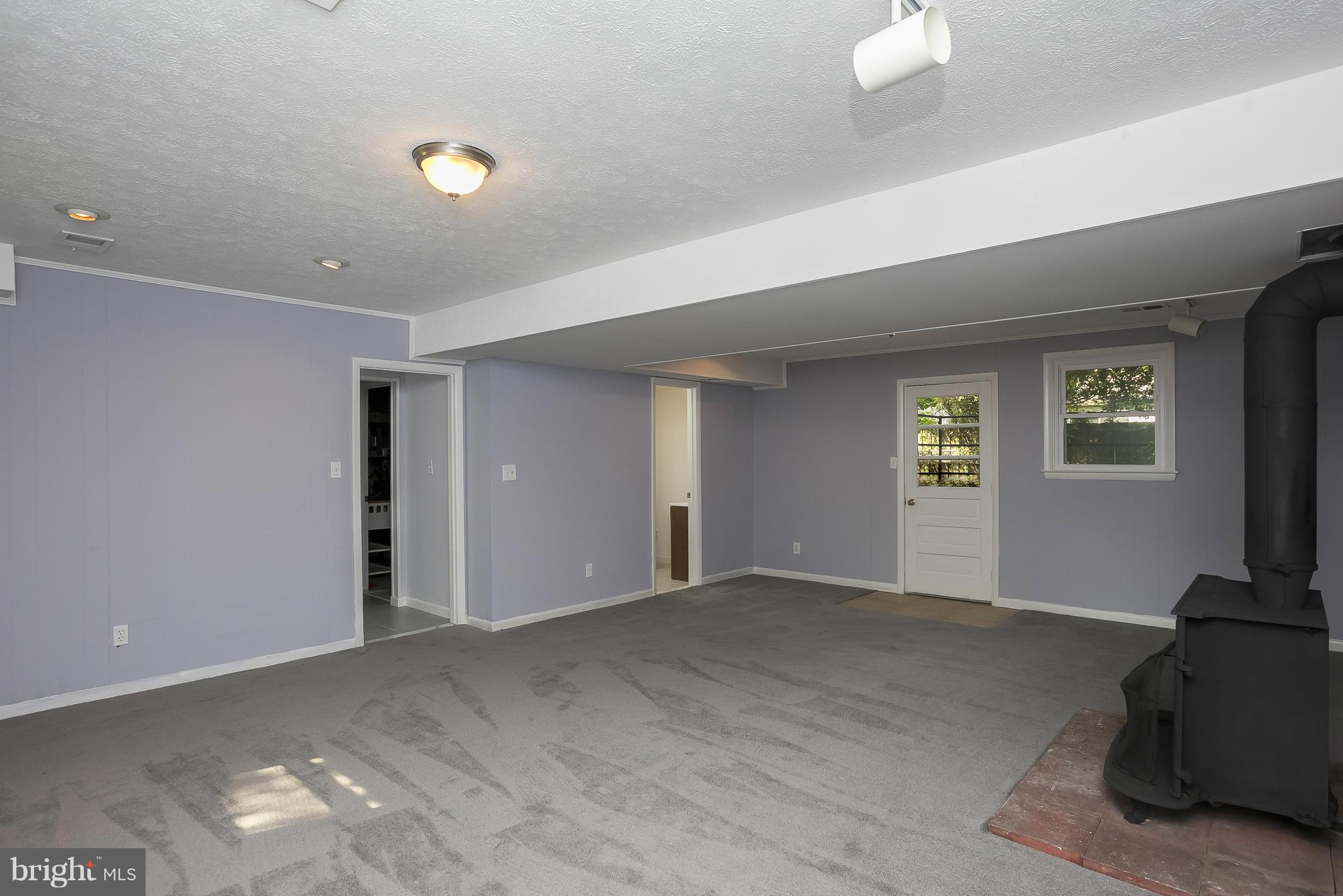 WOODLAND BEACH - Residential