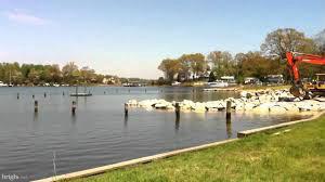 WOODLAND BEACH - Residential