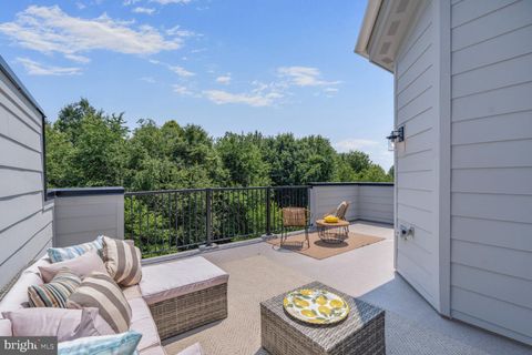 2550 FARMSTEAD DRIVE ROCKVILLE MD 20850