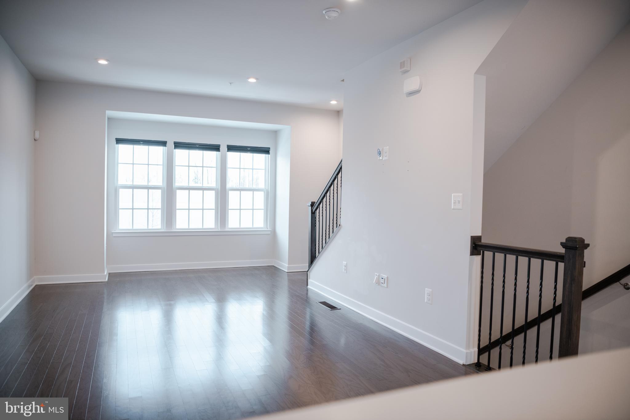 LARGO CRESCENT - Residential