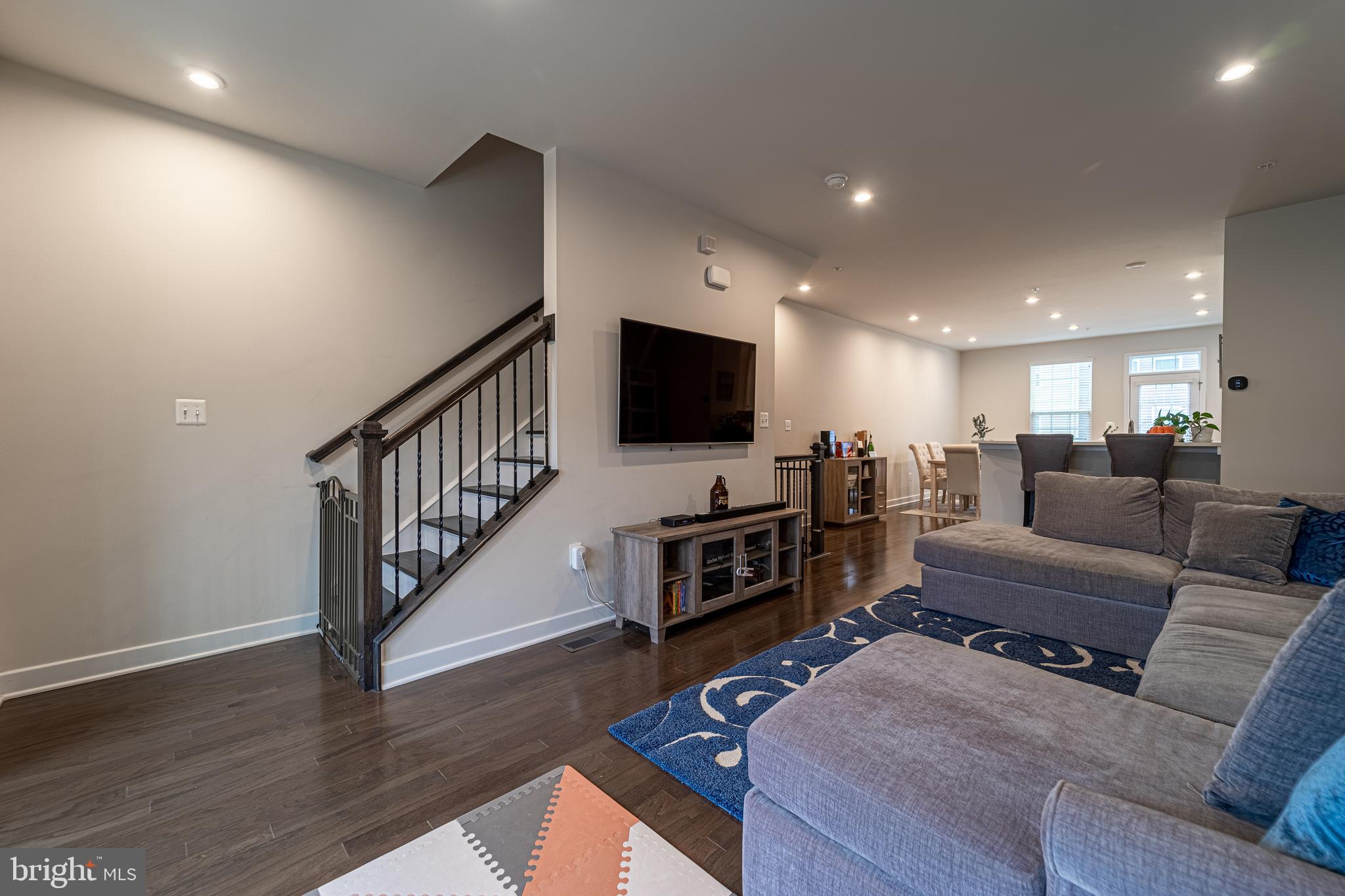 LARGO CRESCENT - Residential