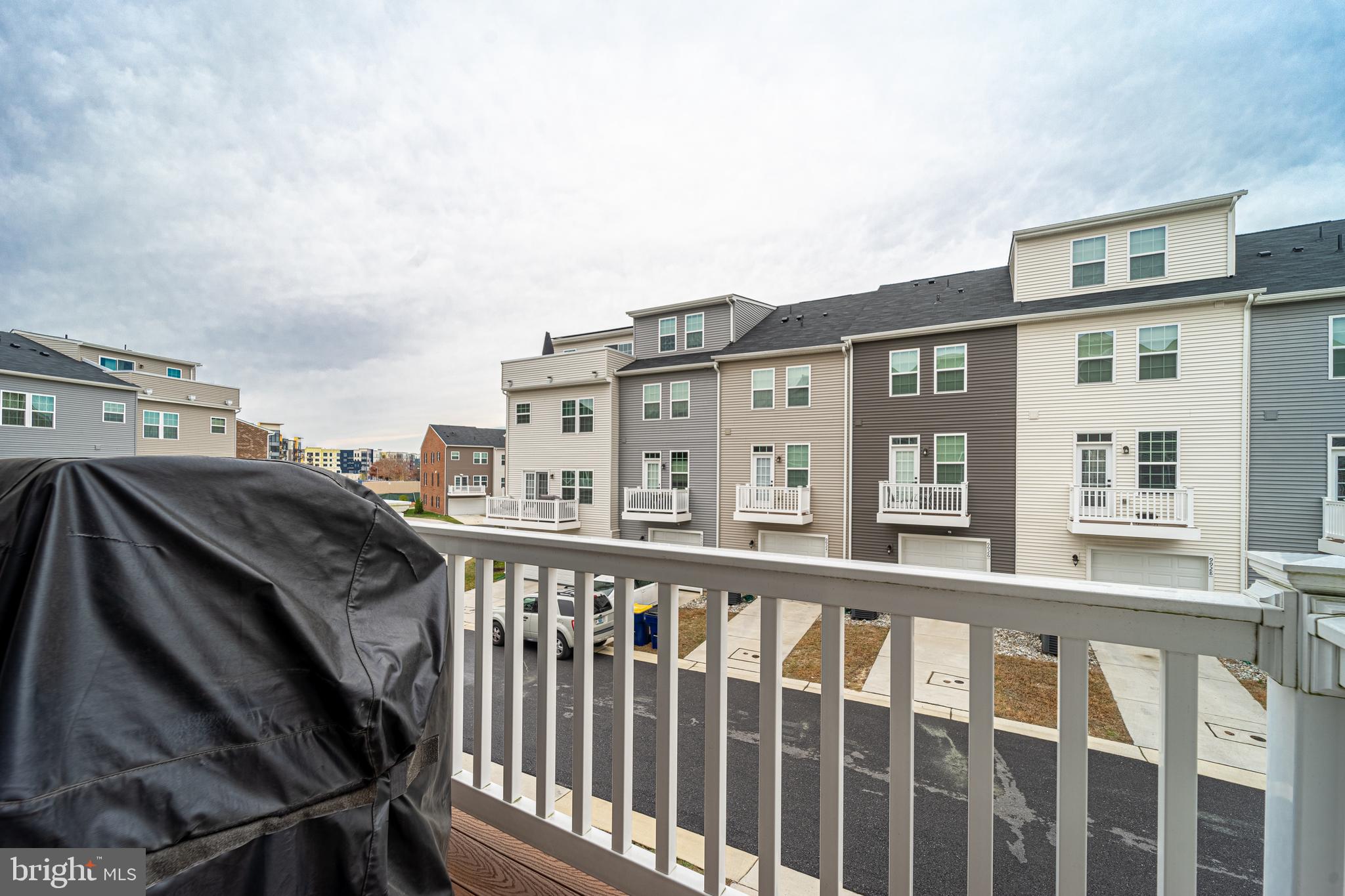 LARGO CRESCENT - Residential