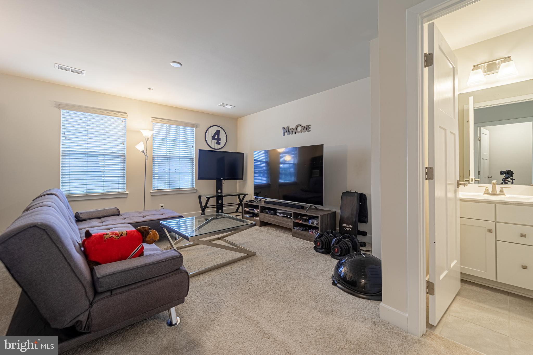 LARGO CRESCENT - Residential