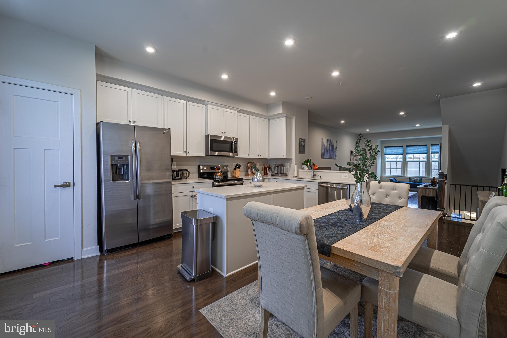 LARGO CRESCENT - Residential