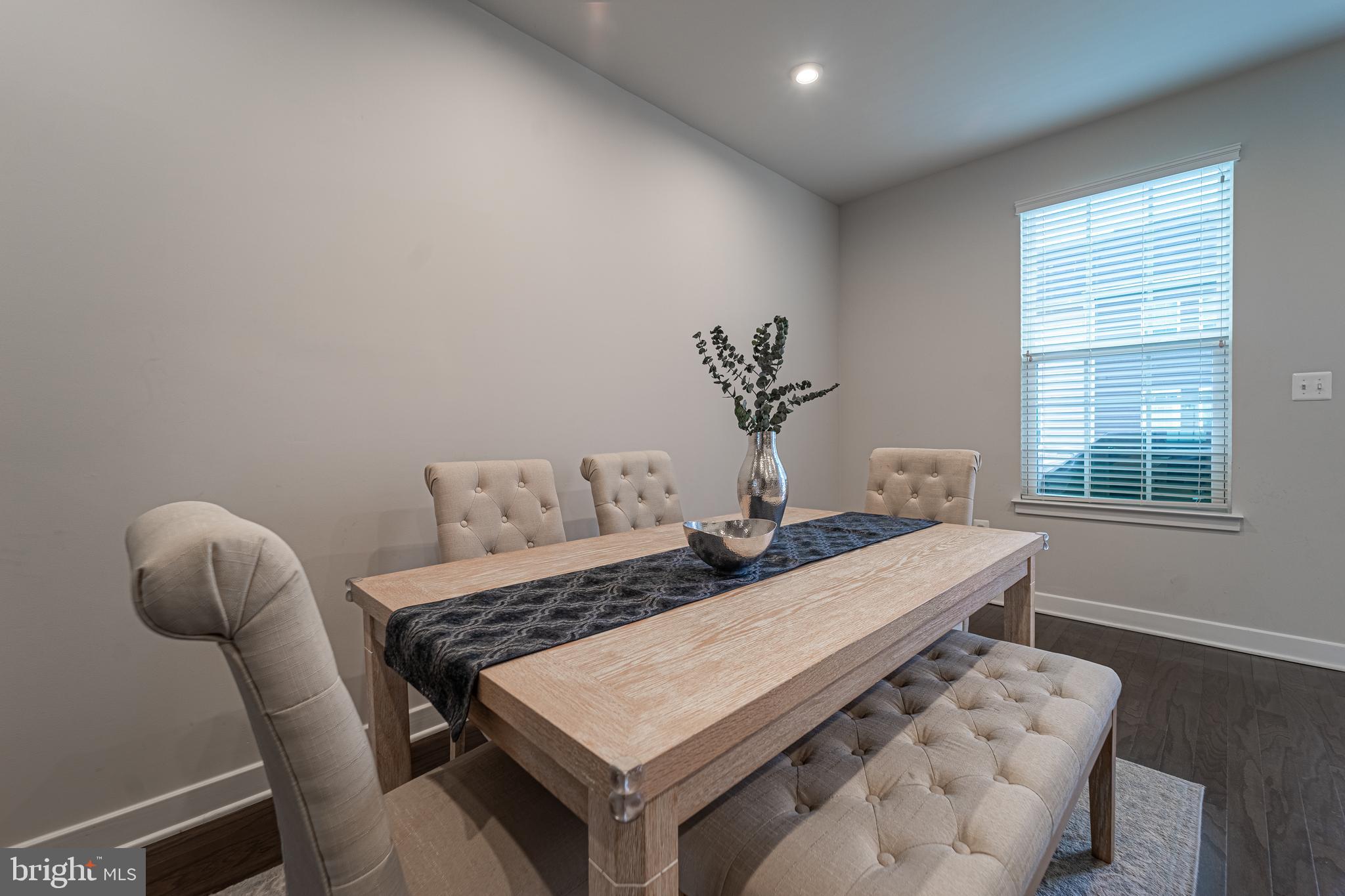 LARGO CRESCENT - Residential