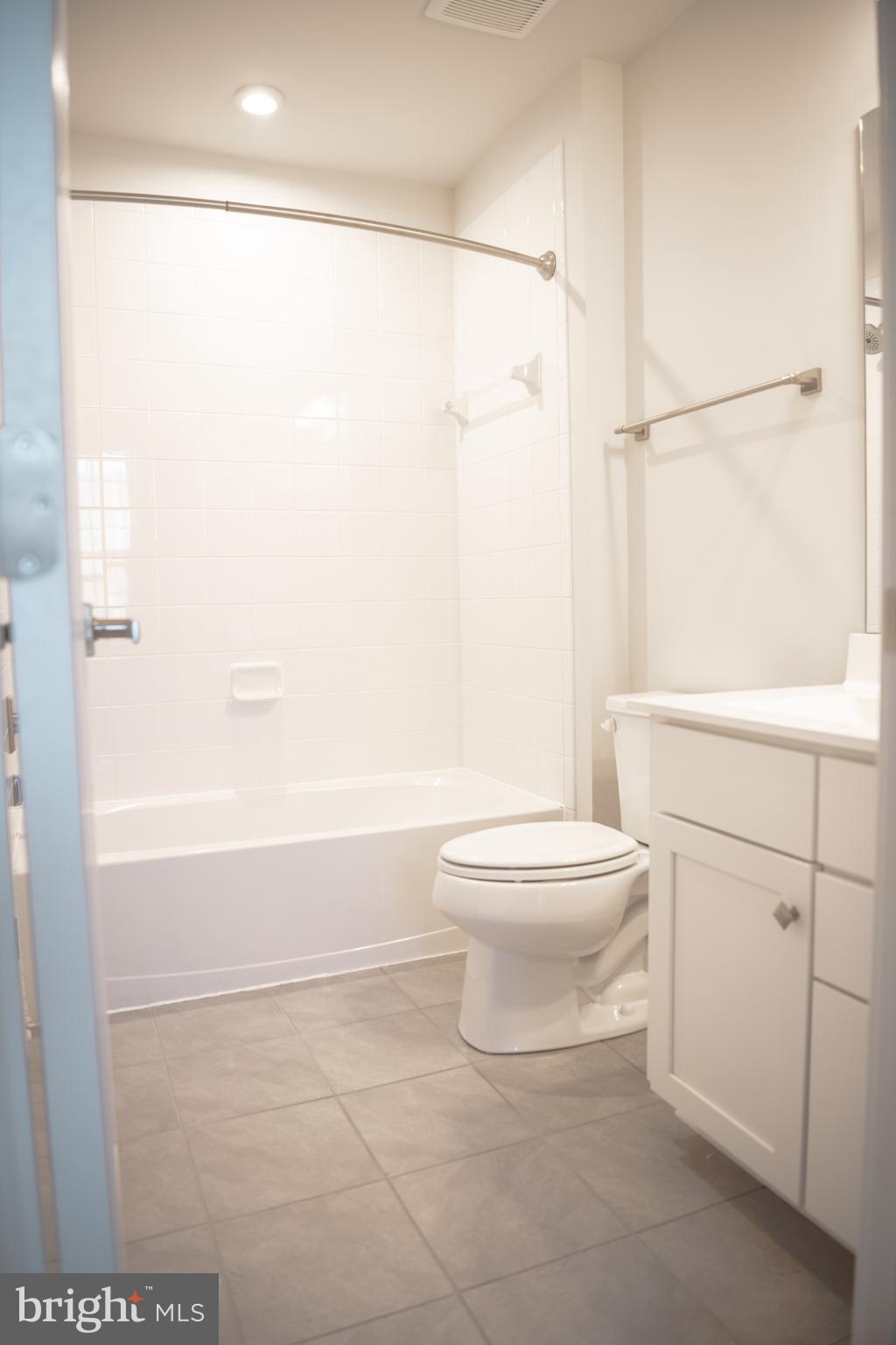 LARGO CRESCENT - Residential