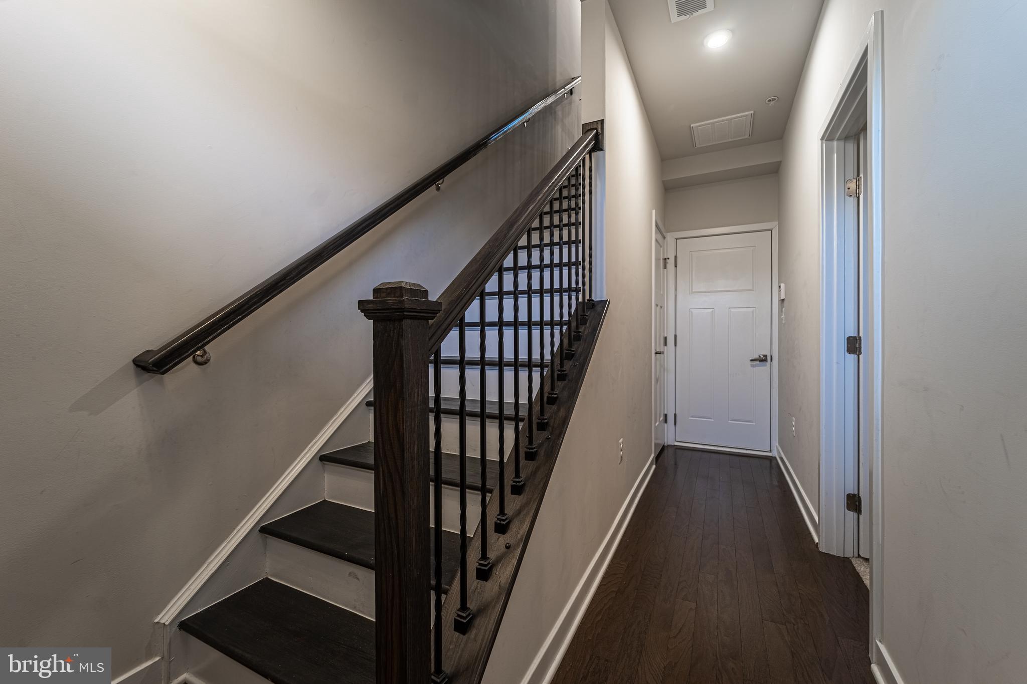 LARGO CRESCENT - Residential